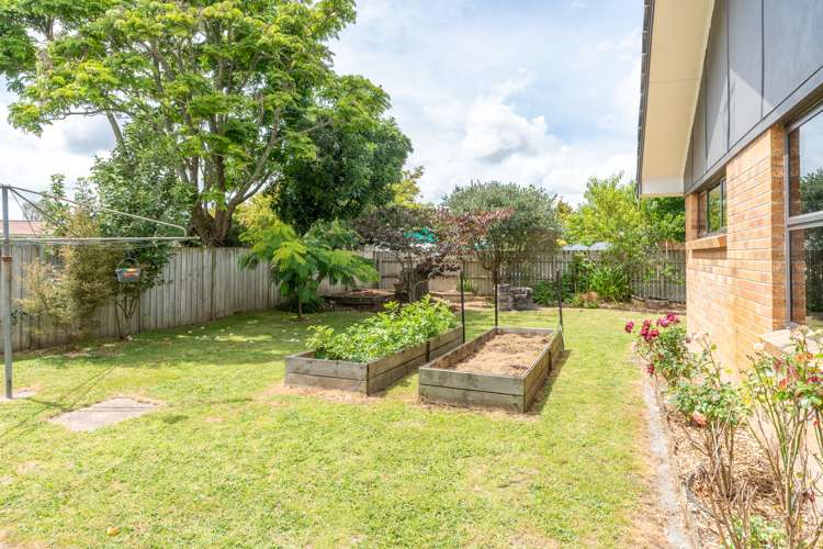 1 Southsea Crescent Silverdale_11