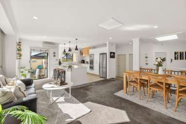 8 Bucklands Crescent_1