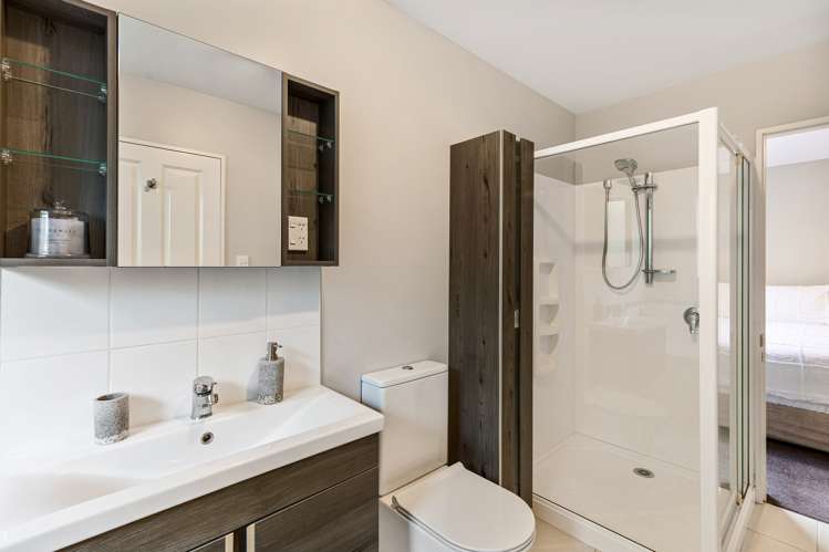 27 Mariners Cove Cass Bay_16