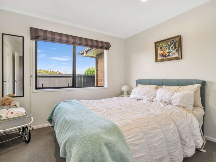 8 Farleigh Close Huntington_22