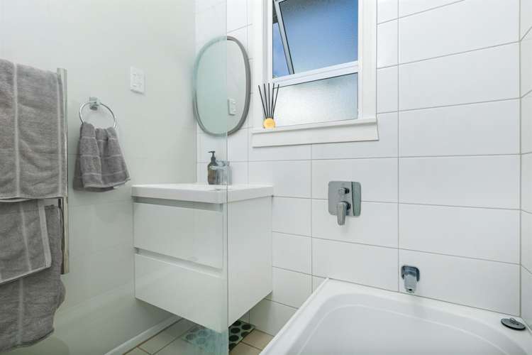 79 Astley Avenue New Lynn_10