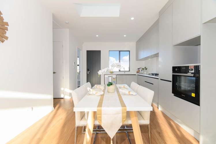 14 Taiororua Avenue Massey_8