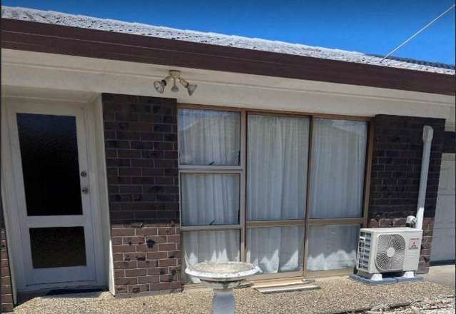 Spacious home suitable for long term tenants!