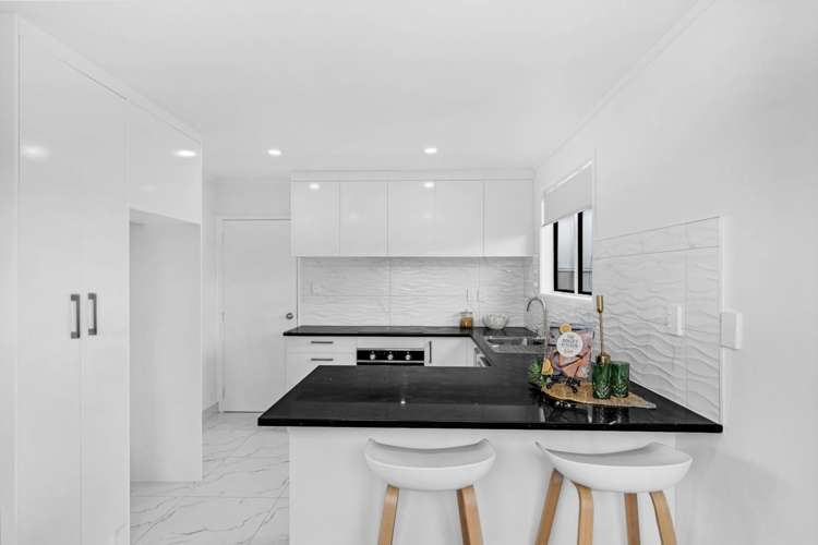 148 & 148A Solar Road Glen Eden_11