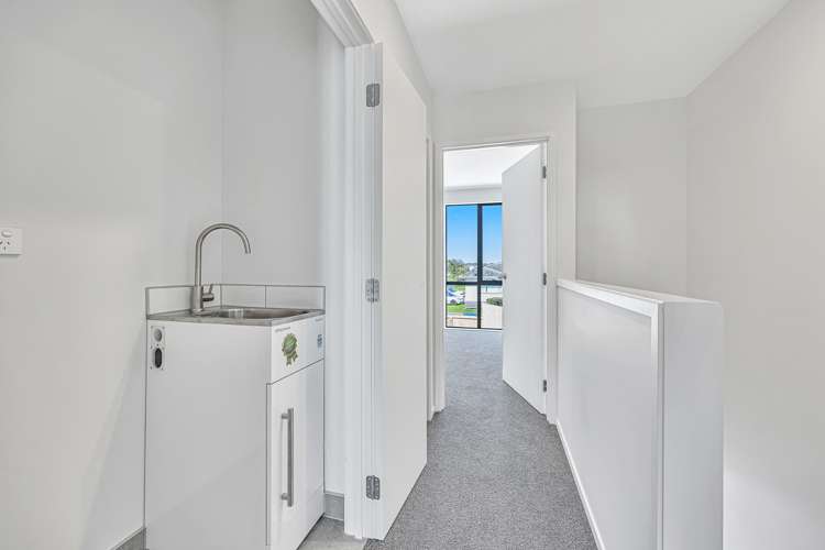 2/11 Kelburn Lane Mangere_11
