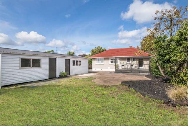 6 Gill Avenue Te Atatu Peninsula_1