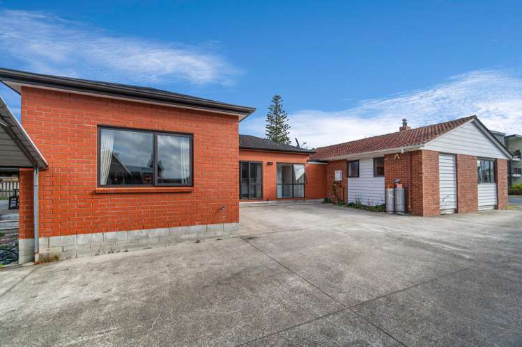 9 Gwendoline Avenue Te Atatu Peninsula_16