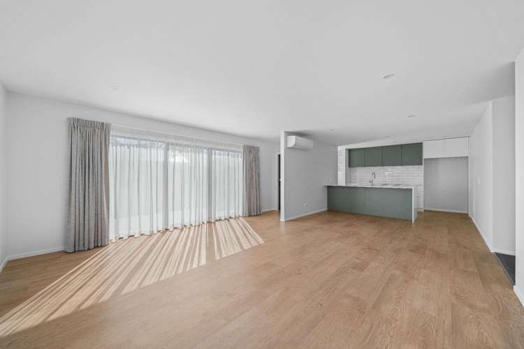 79 South Road 10754_6