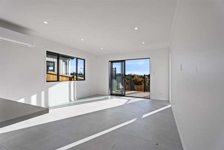 2/18 Church Road Pukete_8