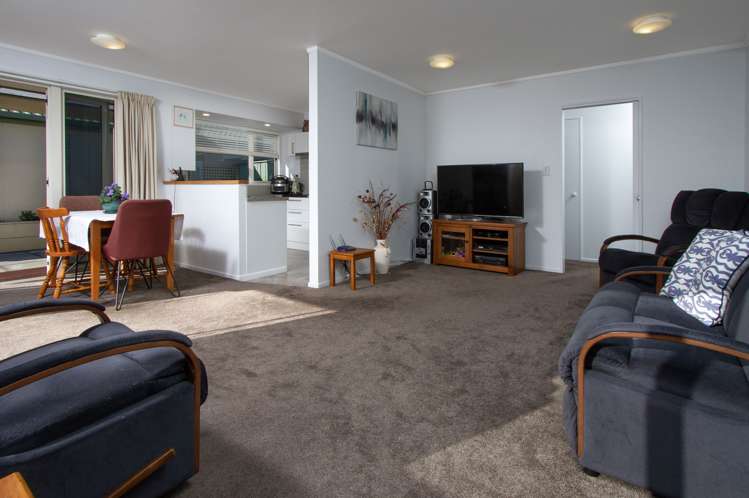 13 Vining Crescent Stoke_11