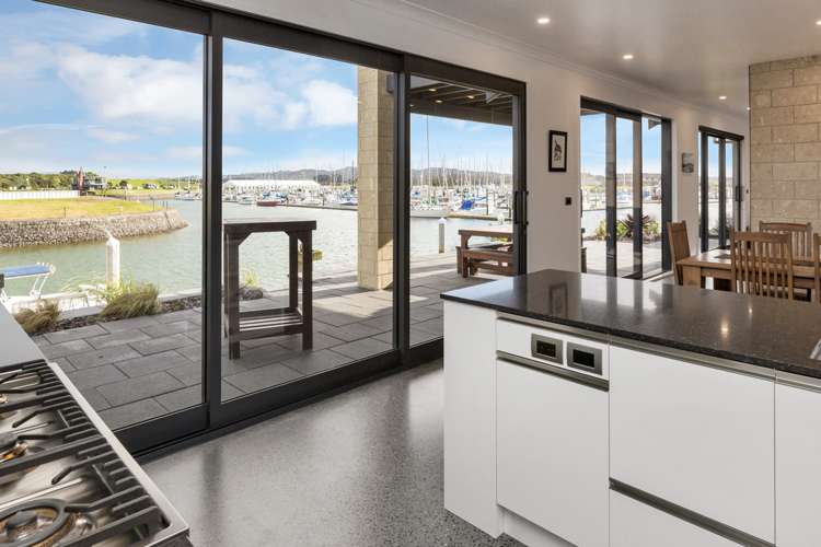 20 Finch Street One Tree Point_12