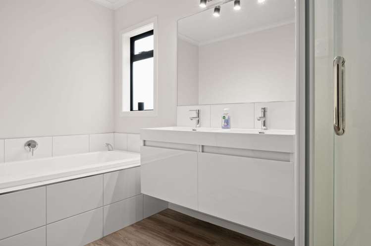 2 Probert Crescent Chartwell_17