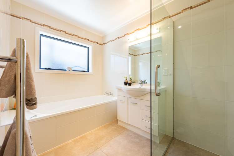 46 Tongariro Drive Aotea_15