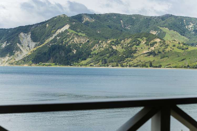 153 Beach Road Tokomaru Bay_25