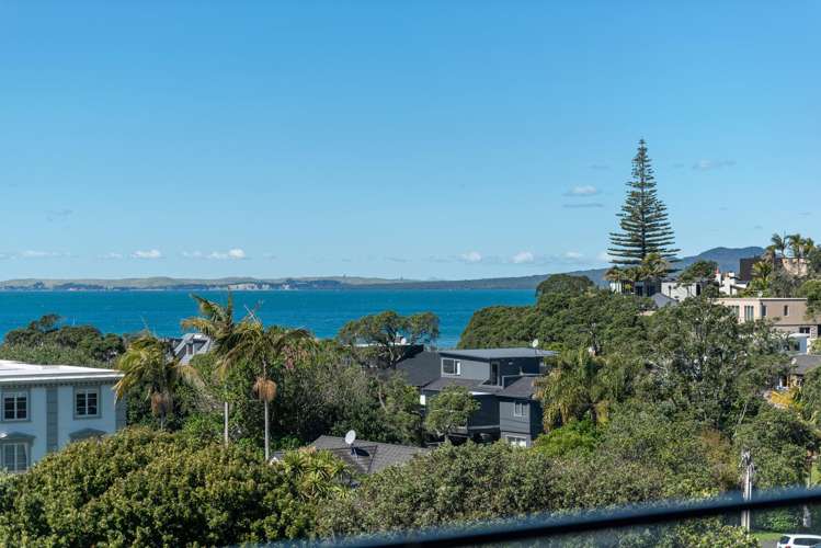 18/423-427 Beach Road_2
