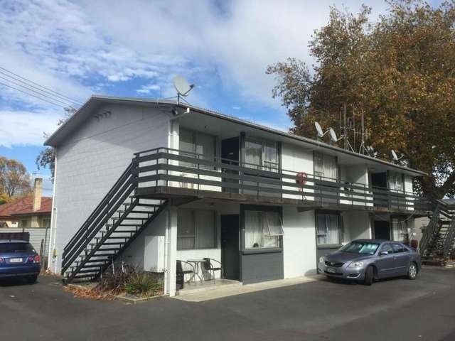 Easy Living on Grey Street – Upstairs One Bedroom Unit