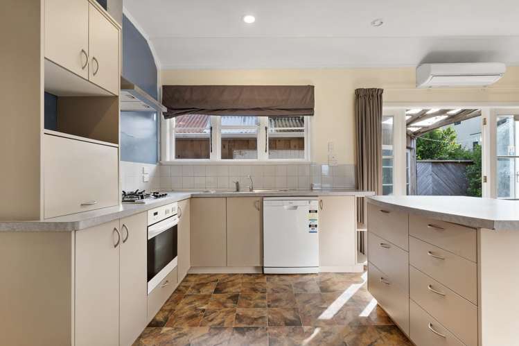 38 & 38A Te Arawa Street Orakei_6