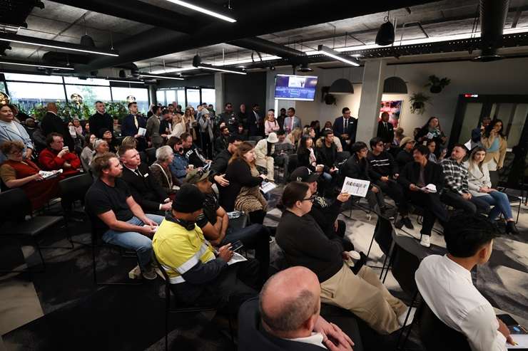 Victoria's state government will force agents to publish property reserve prices seven days out from the advertised auction date. Photo / Getty Images