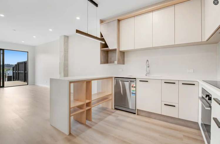 3/9 Bronzewater Drive Silverdale_1