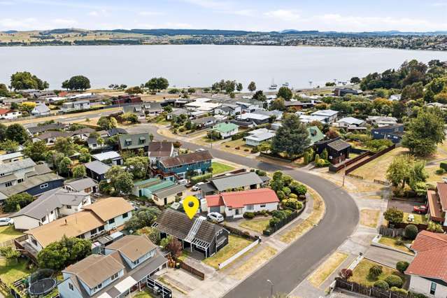 Walk to Two Mile Bay Sailing Centre