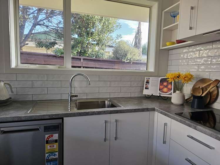 B/30 Rewarewa crescent Waikanae_3
