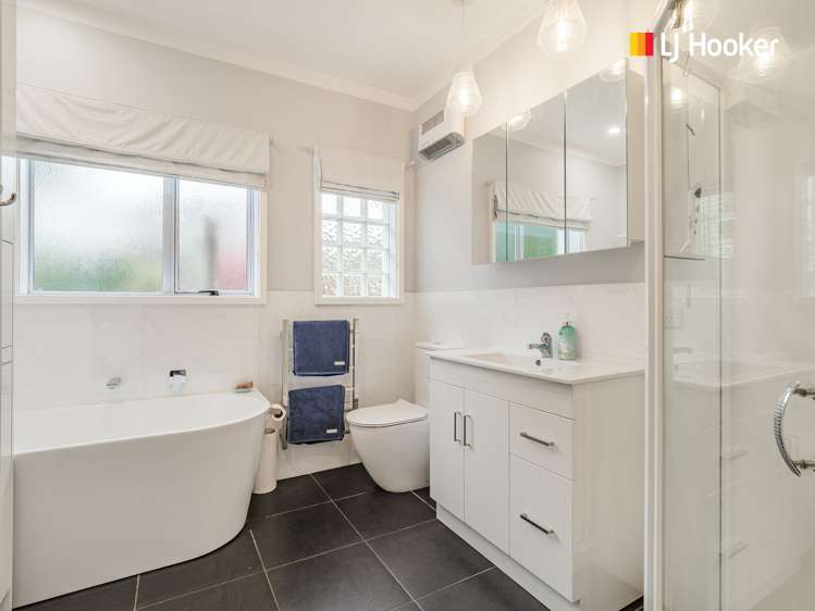 1 Castlewood Road Company Bay_12