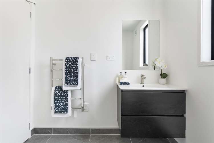 1/8 Chivalry Road Glenfield_10