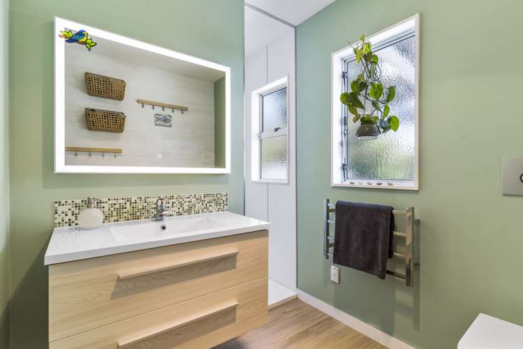 8 Maygrove Drive Orewa_32