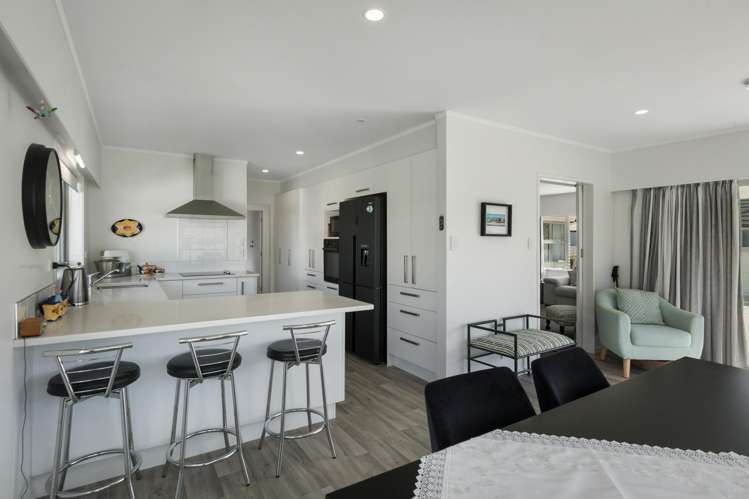 8 Sandleigh Drive Athenree_8