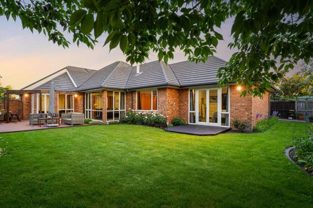 Lovely family home with exceptional 3-Car Garaging