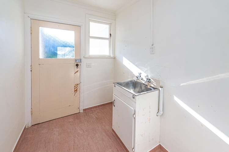 10 Churchill Crescent Tawhero_13