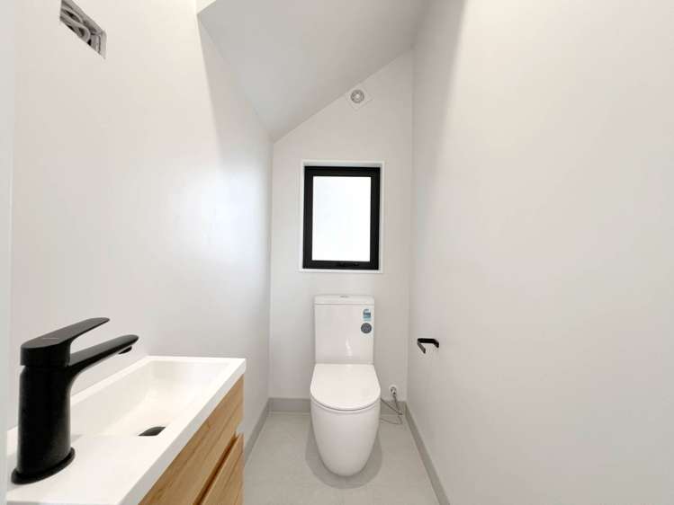 2 /8 Clutha Crescent Clover Park_14