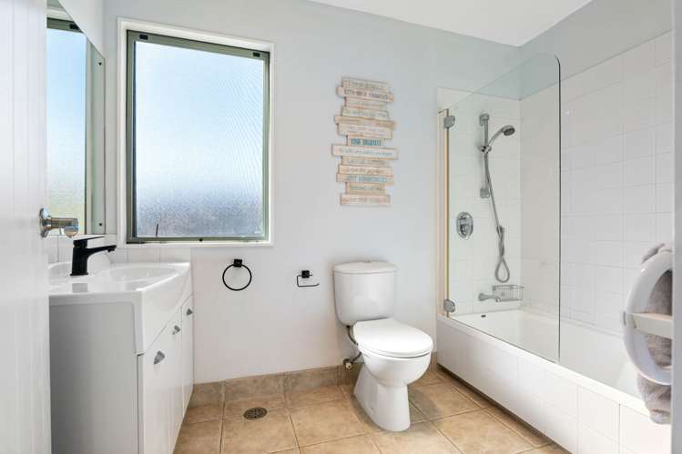 256 Alec Craig Way Gulf Harbour_21