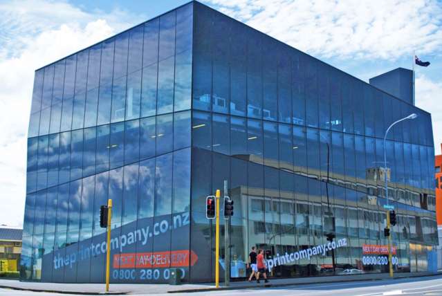 MODERN OFFICE WITH AMPLE PARKING