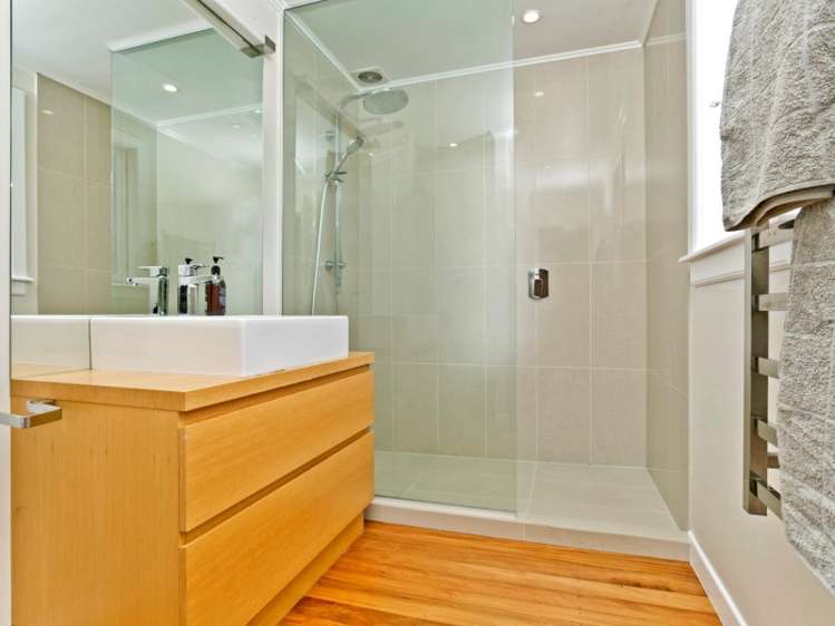 2/289 Lake Road Hauraki_11