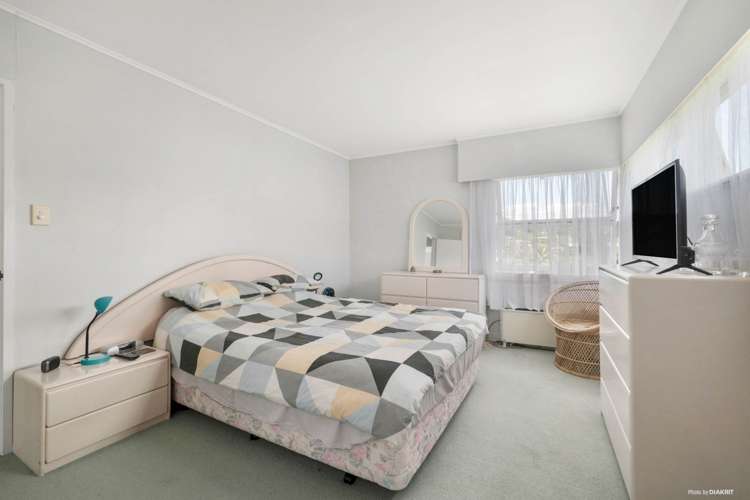 496 Beach Road Murrays Bay_13