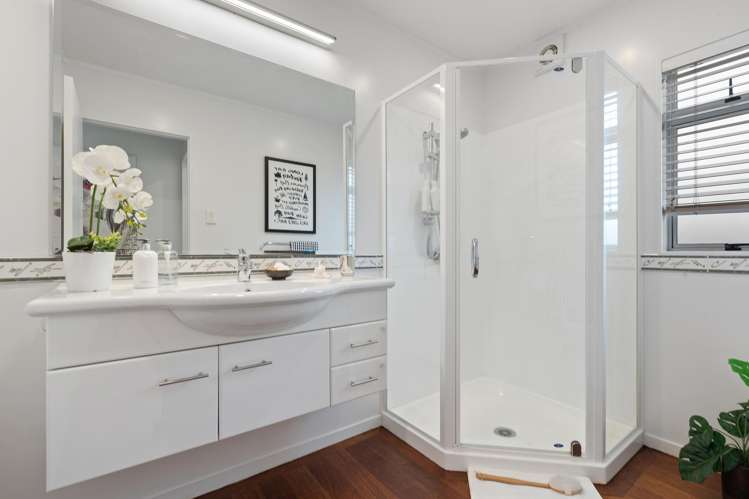 2/2 Salem Place Torbay_17