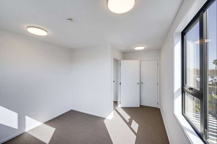 1204A Norfolk Crescent Mayfair_9