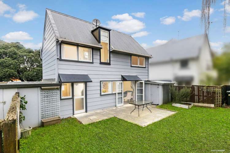 2/27 Lagoon Drive Panmure_10