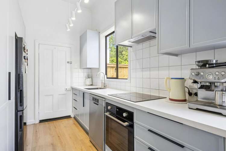 288 Gladstone Road North_1