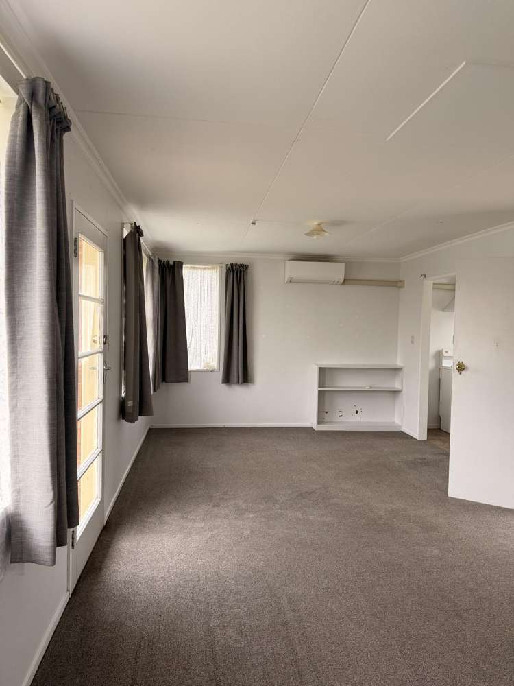 1-12/71 Main Street Mataura_18