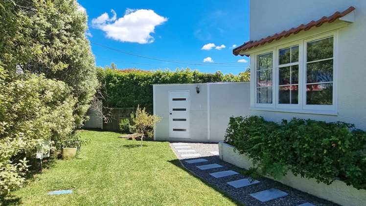 60 Old Lake Road Narrow Neck_21