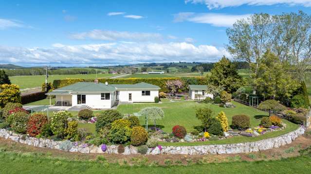 Lifestyle Living with River Access & Rural Charm