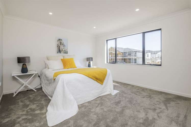 5 Woodacre Street Flat Bush_13