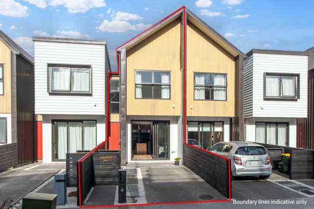 Near-New Contemporary Home in Thriving Hobsonville