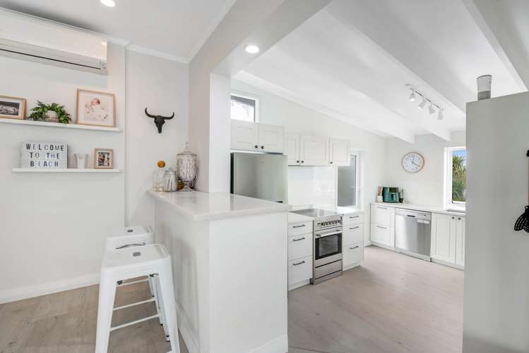 1321 Whangaparaoa Road Army Bay_10