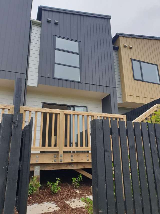 Near new townhouse in prime location