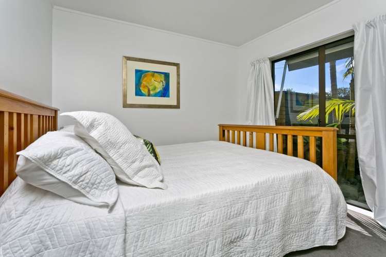 2/7 Seaview Avenue Northcote_13