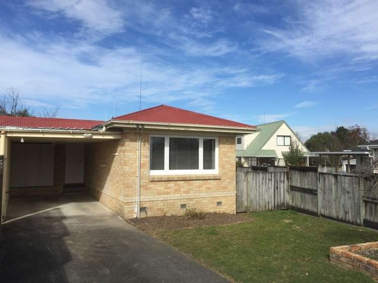 33a Lake Crescent Hamilton Lake_0