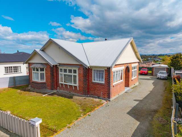Brick Charm on 885 sqm